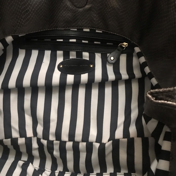 Gianni Bini Large Metallic Handbag with Gold-tone Hardware - Picture 5 of 11